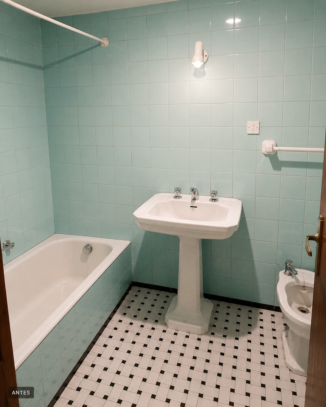 Baño antes de la reforma en Oviedo