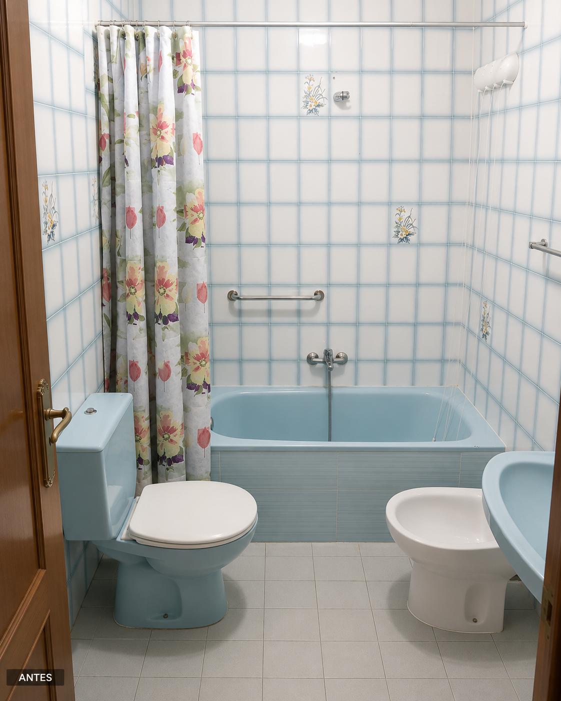 Baño antiguo antes de la reforma integral en Asturias